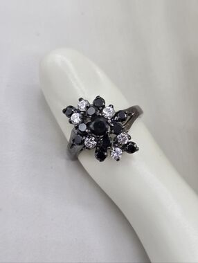 Swarovski Crystal Elements Gunmetal Floral Ring Black Clear Size 7.75 Flower